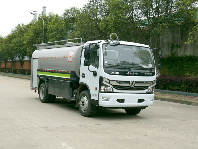 東風(fēng)多利卡8噸消防灑水車