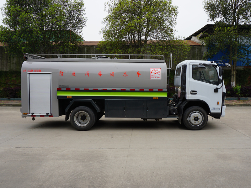 東風(fēng)多利卡8噸消防灑水車