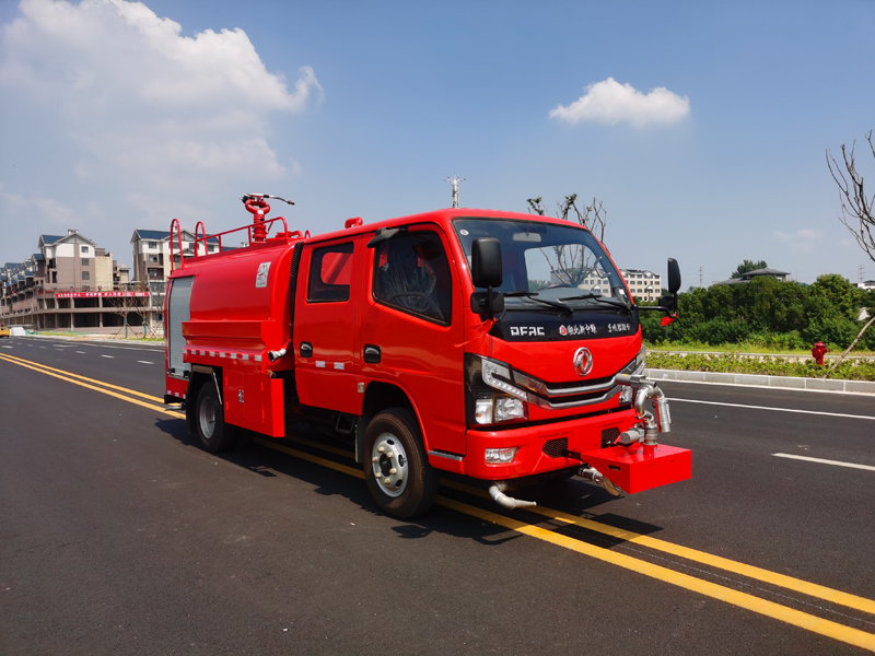 東風多利卡4.5噸消防灑水車