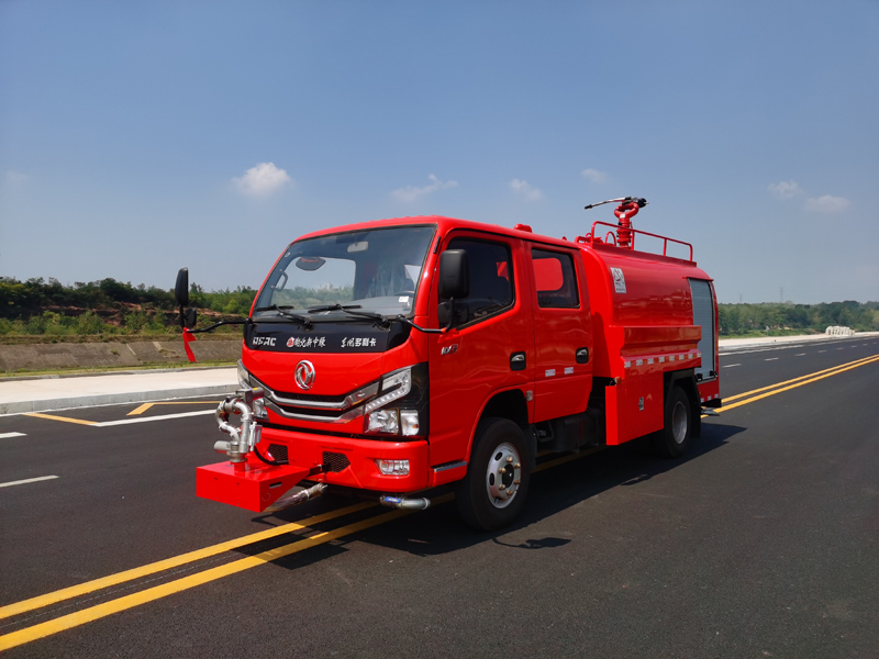 東風多利卡4.5噸消防灑水車