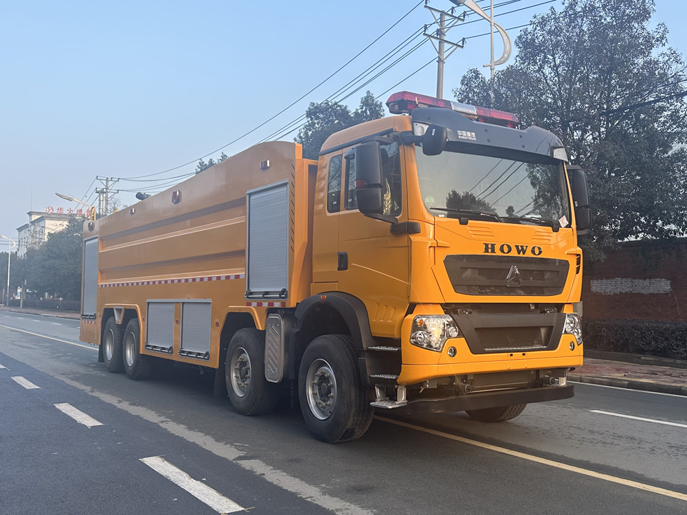 重汽豪沃25噸水罐消防車