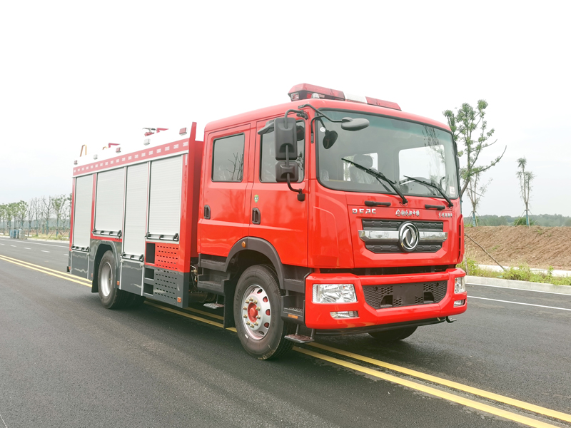 東風(fēng)多利卡D9-8噸泡沫消防車